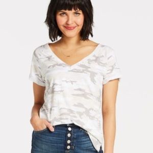 Sanctuary light camo vneck tshirt